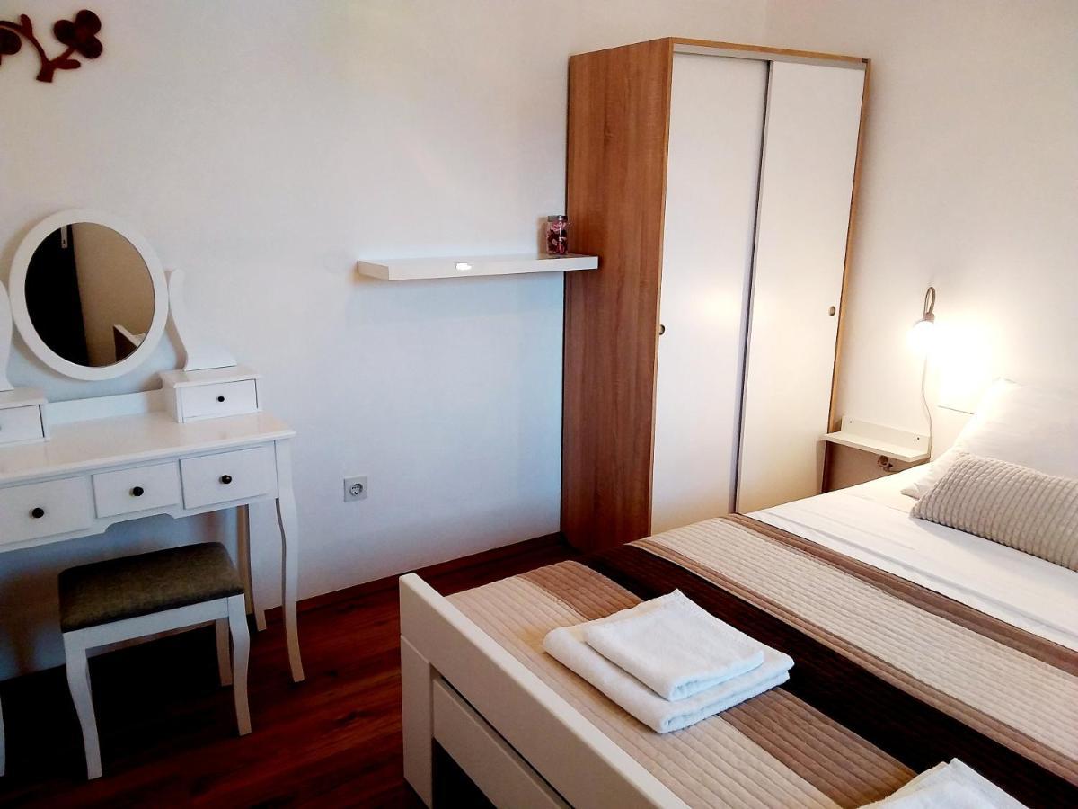 Apartman Tomo พูลา ภายนอก รูปภาพ