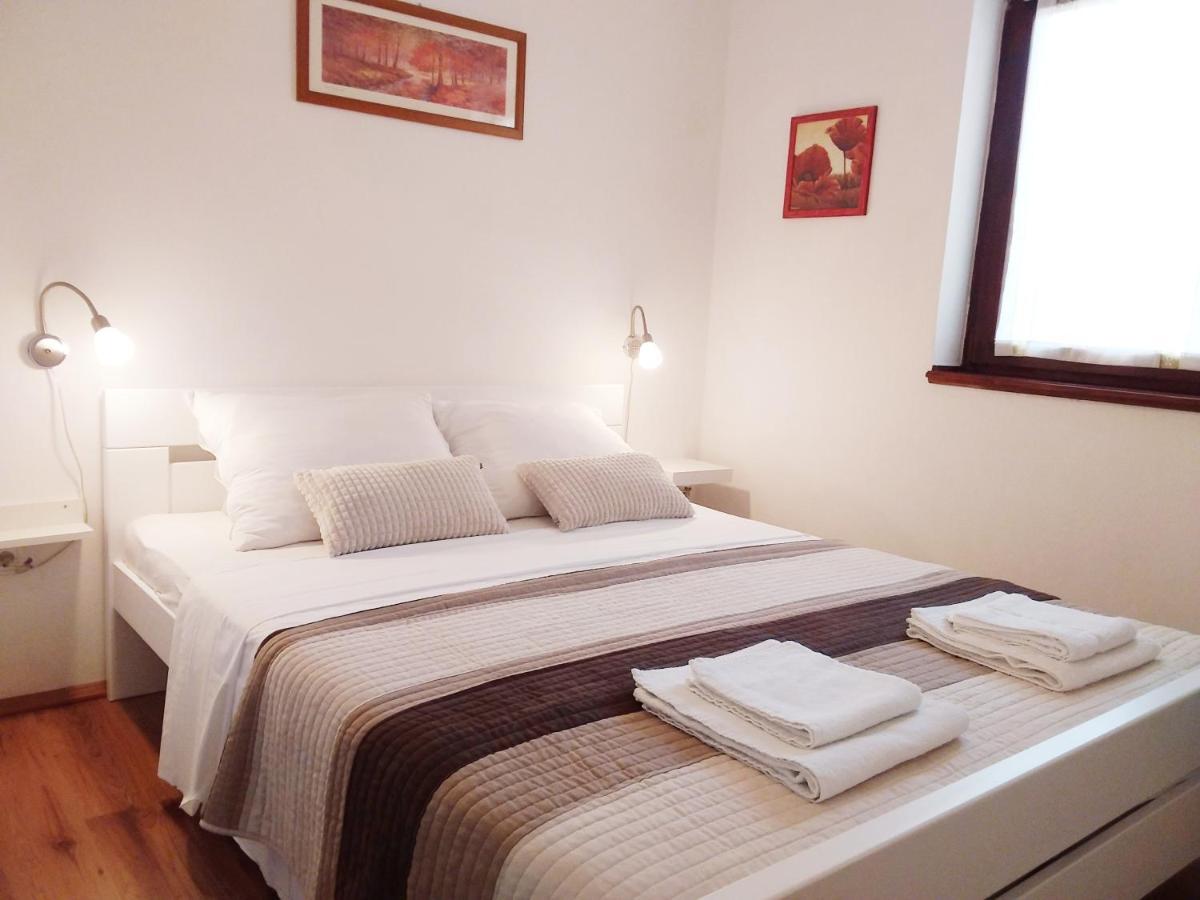 Apartman Tomo พูลา ภายนอก รูปภาพ