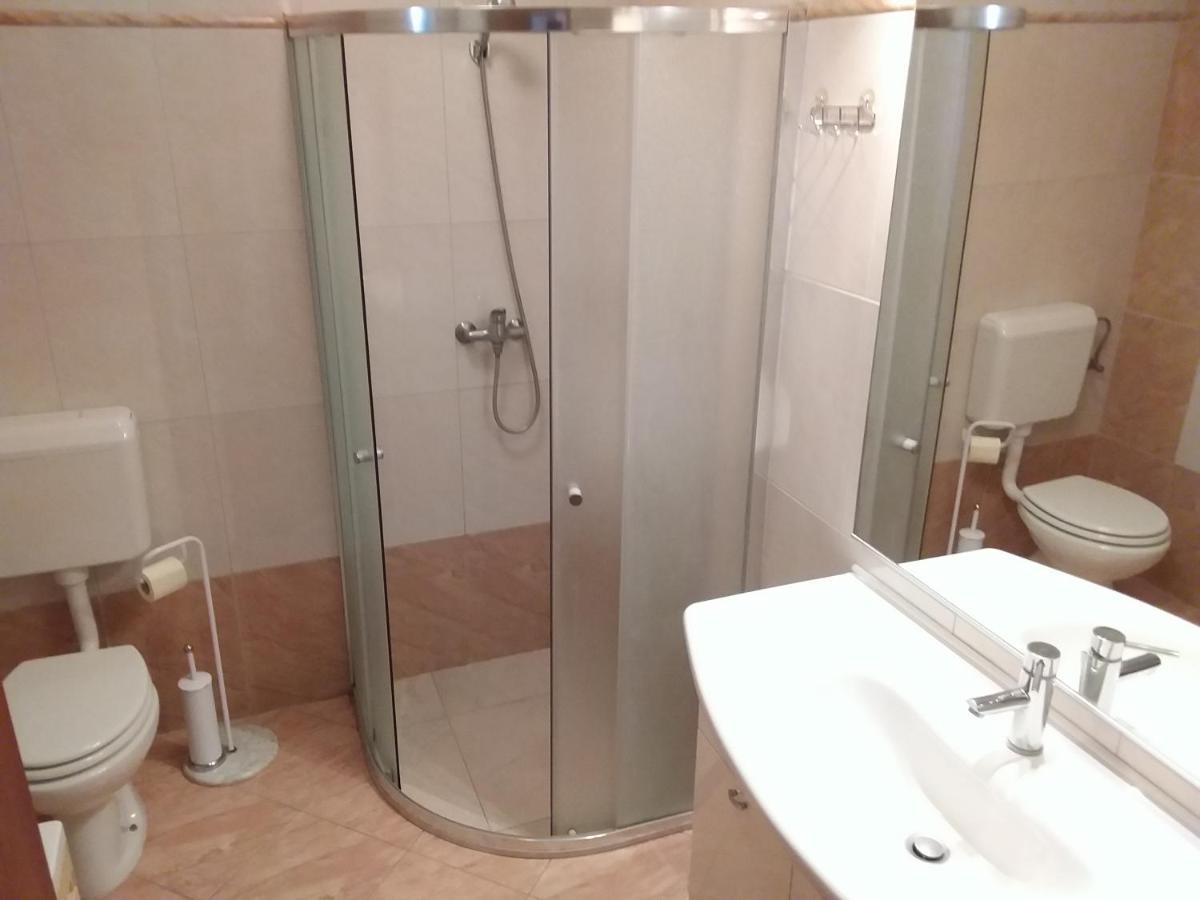 Apartman Tomo พูลา ภายนอก รูปภาพ